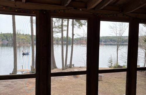 Limerick Cottage | Lovely 2-bedroom cottage with AC in Limerick, ME on Sokokis Lake