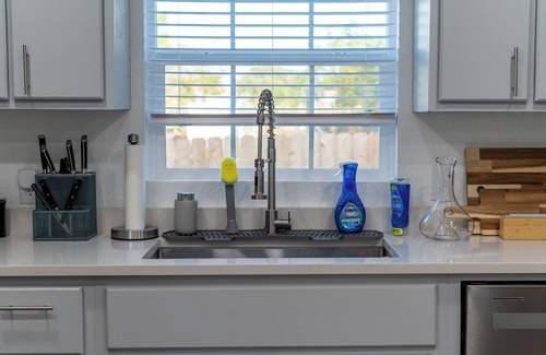 Johnson City Maison | Lovely 2-bedroom house in Johnson City, walking distance to downtown.