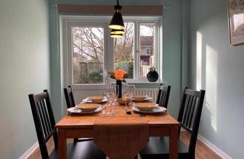 Bath Maison | Lovely 2 bedroom house in Bath with private parking garden WiFi & easy access to city centre