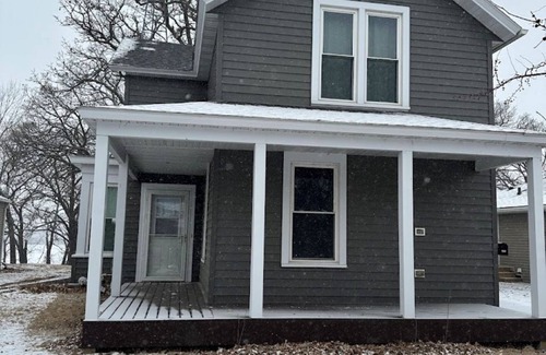 Fairmont Maison | Lovely 2-bedroom LAKE house with AC in Fairmont