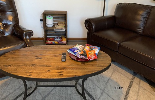 Elk Mills Maison | Lovely 2 bedroom unit with free parking in front