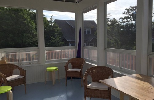 Seaview Maison | Belle maison familiale 2 étages avec AC, terrasses ensoleillées, jardin, porche