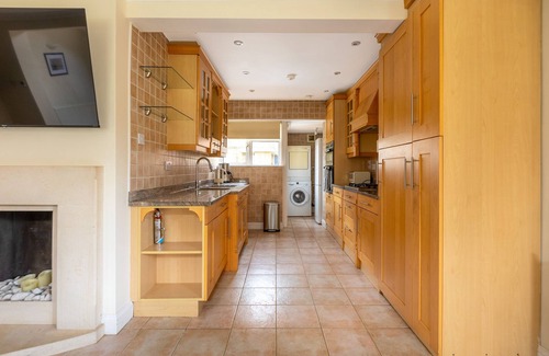 Frognal and Fitzjohns Maison | Lovely 2BR Home in peaceful Hampstead, NW London