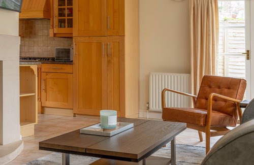 Frognal and Fitzjohns Maison | Lovely 2BR Home in peaceful Hampstead, NW London