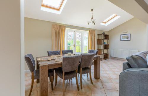 Frognal and Fitzjohns Maison | Lovely 2BR in peaceful Hampstead, NW London