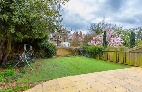 Frognal and Fitzjohns Maison | Lovely 2BR in peaceful Hampstead, NW London
