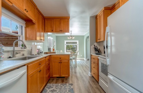 College Place Maison | Lovely 3 bed, 2 bath home with a view of the park
