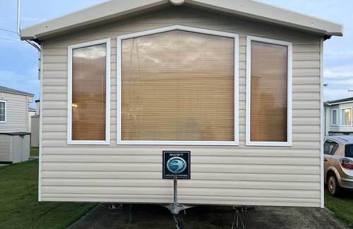 Clacton-on-Sea Maison | Lovely 3 bed caravan near the beach, ideal for families!