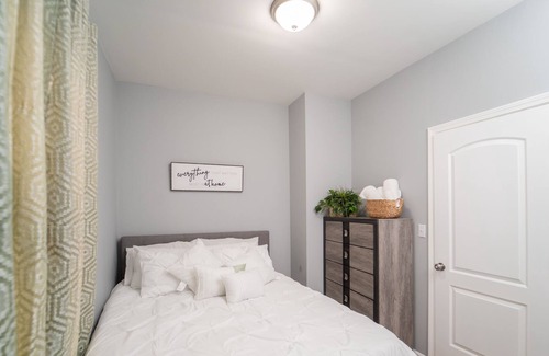 Blue Island Appartement | Lovely 3 Bedroom Apartment… Waiting for You to Make it Home!