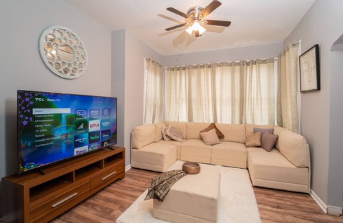Blue Island Appartement | Lovely 3 Bedroom Apartment… Waiting for You to Make it Home!
