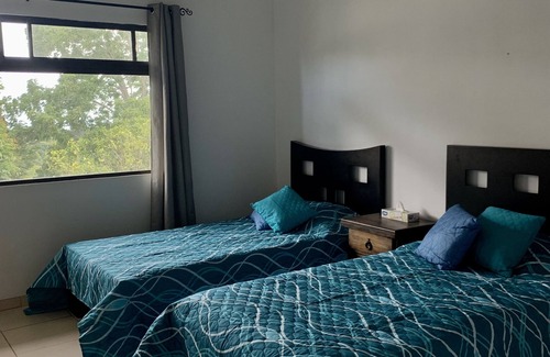Roble Appartement | Lovely 3 bedroom apartment overlooking Christmas tree farm