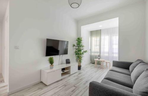 Queluz Appartement | Lovely 3-bedroom condo w/free parking on premises