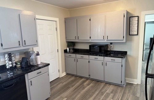 Pheba Autre | Lovely 3-bedroom farmhouse with AC in Starkville within 15 minutes of MSU.