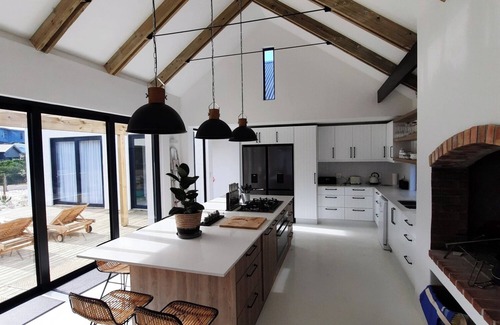 Pringle Bay Maison | Lovely 3 bedroom house within 5 minute walk from the beach