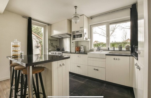Elsrijk Maison | Lovely 3 bedroom Townhouse w/ big garden & parking 15 min from Amsterdam
