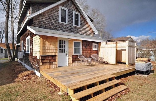 Saybrook Manor Maison | Lovely 3 BR Beach house with beach just a 1 block walk away