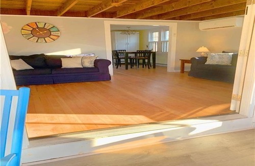 Saybrook Manor Maison | Lovely 3 BR Beach house with beach just a 1 block walk away