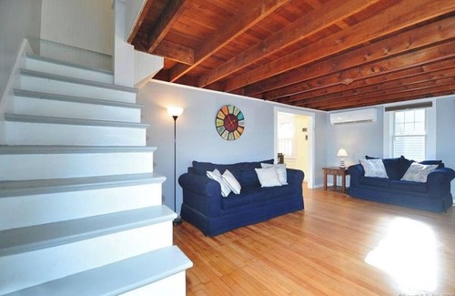 Saybrook Manor Maison | Lovely 3 BR Beach house with beach just a 1 block walk away