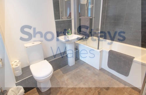 Cwmcarn Maison | Lovely 3 BR Home Sleeps 7 in the Cross Keys!