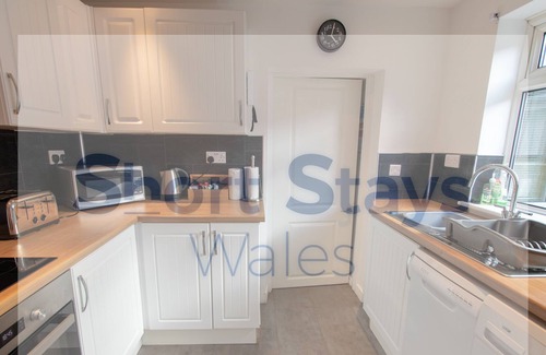 Cwmcarn Maison | Lovely 3 BR Home Sleeps 7 in the Cross Keys!