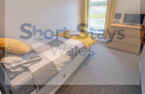 Cwmcarn Maison | Lovely 3 BR Home Sleeps 7 in the Cross Keys!