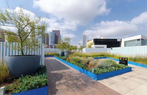 Little Tokyo Appartement | Lovely 3BR Apt w/ Balcony & Rooftop Pool + Views