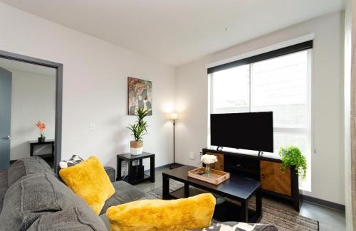 Historic Core Appartement | Lovely 3BR Apt With Balcony And Rooftop Pool Plus Views