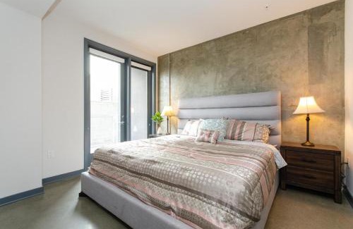 Historic Core Appartement | Lovely 3BR Apt With Balcony And Rooftop Pool Plus Views
