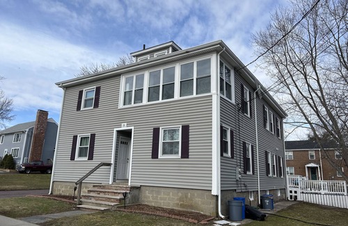 Ipswich Maison | Lovely 3Br with free parking/King bed and patio-5 min from beach