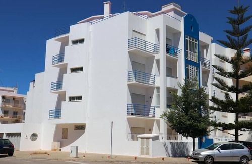 Mexilhoeira da Carregacao Appartement | Lovely 4-Bed Apartment in Estombar