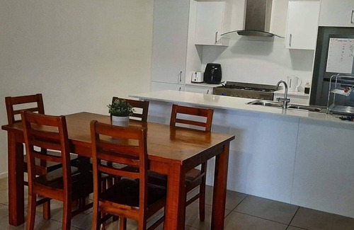 Wollongong Maison | Lovely 4 bedroom house