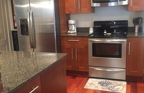 Portsmouth Copropriété | Beau condo de 4 chambres, 2 salles de bains. À distance de marche de tout ce qui est Portsmouth.