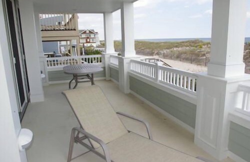 South End Copropriété | Lovely 4 bedroom, 3 bath beach front property