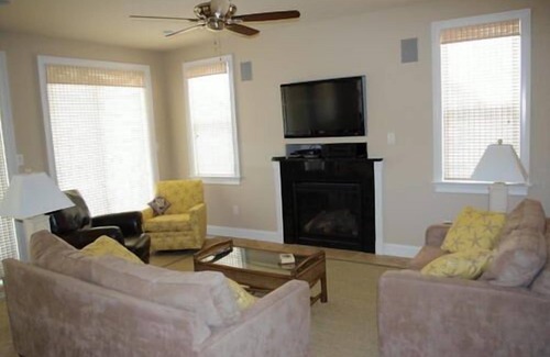 South End Copropriété | Lovely 4 bedroom, 3 bath beach front property