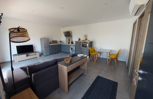 Six-Fours-les-Plages Appartement | Joli T2 climatisé de 41m² à 5 minutes de la plage