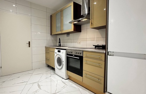 Liesing Appartement | Lovely 4BR Apt Near Kaufpark Alterlaa