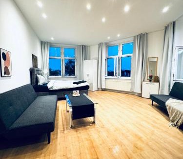 Liesing Appartement | Lovely 4BR Apt Near Kaufpark Alterlaa