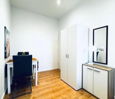 Liesing Appartement | Lovely 4BR Apt Near Kaufpark Alterlaa