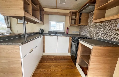 Winestead Maison | Lovely 6 berth caravan with free WiFi at Sand Le Mere, Yorkshire ref 71011C