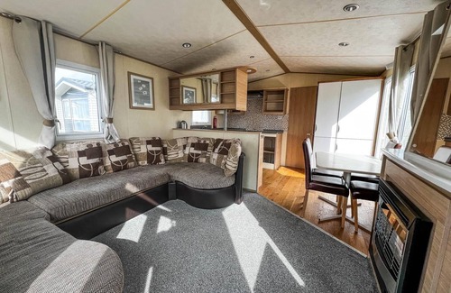 Winestead Maison | Lovely 6 berth caravan with free WiFi at Sand Le Mere, Yorkshire ref 71011C