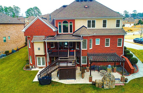 Conyers Maison | Lovely 7-bedroom house in Conyers with fitness room, WiFi, AC