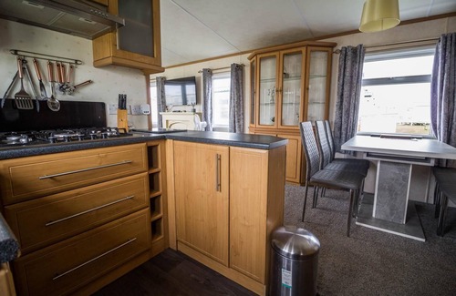 Ingoldmells Maison | Lovely 7 berth caravan with free WiFi in Skegness ref 67009L