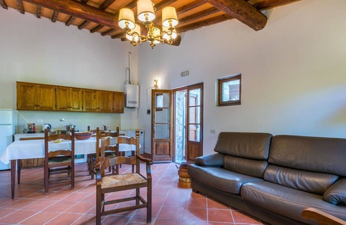 Castellina in Chianti Villa | Confortable appartement dans une maison de vacances avec piscine, climatisation, WIFI, TV, patio