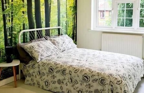 Brentwood Maison | Lovely and Spacious Family House with Garden