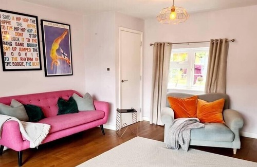 Brentwood Maison | Lovely and Spacious Family House with Garden