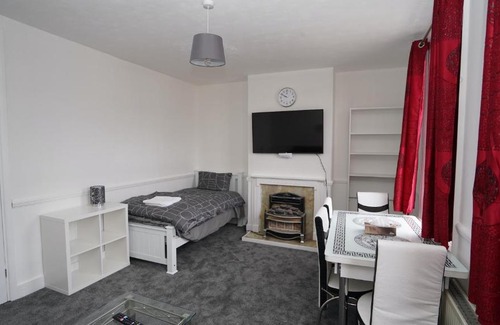 Loxford Appartement | Lovely and spacious Apt Near Barking Station