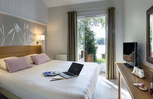 Neuville-sur-Ailette Maison | Lovely apartment in villa for 4 people with hot tub, WIFI, pool, TV, terrace and parking