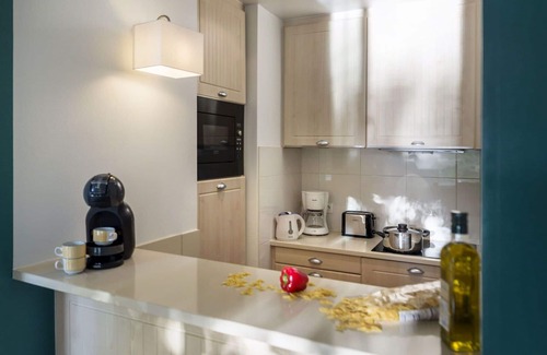Neuville-sur-Ailette Maison | Lovely apartment in villa for 4 people with hot tub, WIFI, pool, TV, terrace and parking