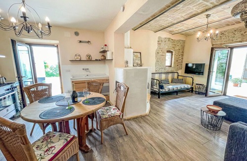 Cologna Spiaggia Villa | Appartement dans une maison de vacances avec climatisation, WIFI, piscine, bain à remous, TV, patio
