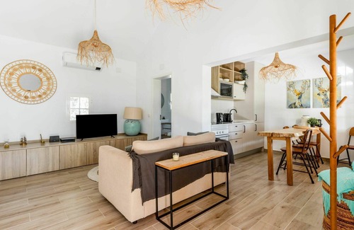 Sao Martinho Villa | Confortable appartement dans une maison de vacances avec WIFI, piscine, TV et terrasse